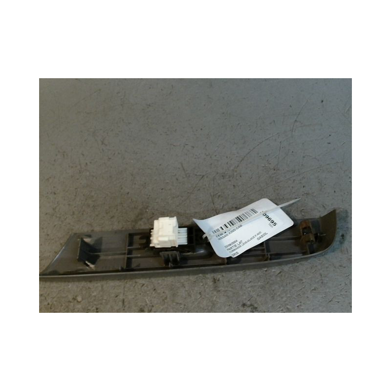 COMMANDE LEVE-GLACE PORTE AVD NISSAN KING-CAB