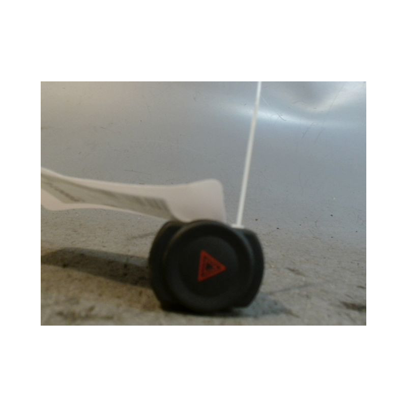 BOUTON DE WARNING DACIA SANDERO 2008-