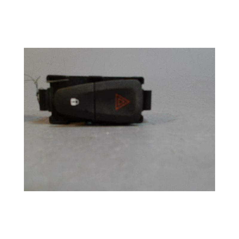 BOUTON DE WARNING DACIA SANDERO 2 PHASE 1 ESS+G.P.L.