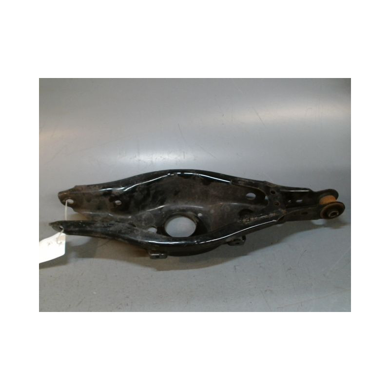 TRIANGLE INFERIEUR ARRIERE DROIT TOYOTA AURIS