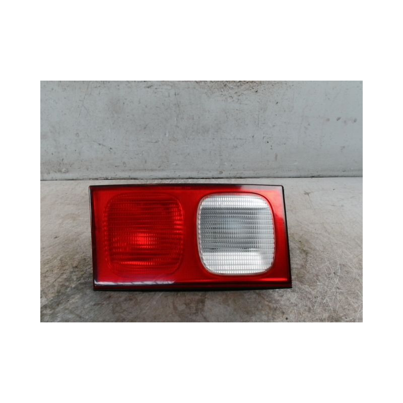 FEU ARRIERE INTERIEUR GAUCHE TOYOTA PICNIC