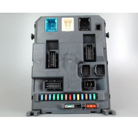 PLATINE FUSIBLE AV