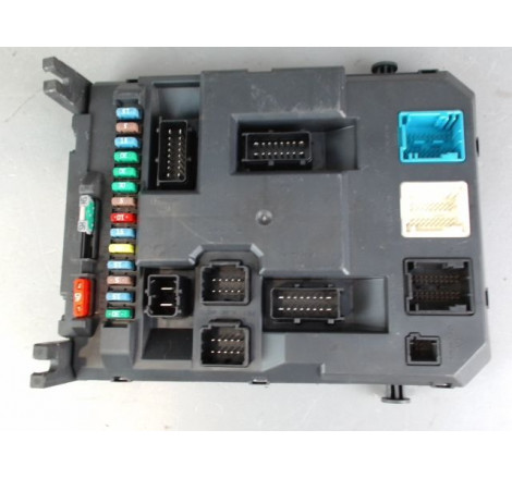 PLATINE FUSIBLE AV