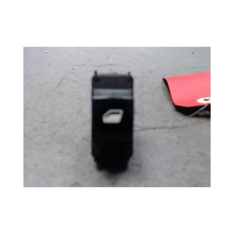 COMMANDE LEVE-GLACE PORTE AVD CITROEN DS3