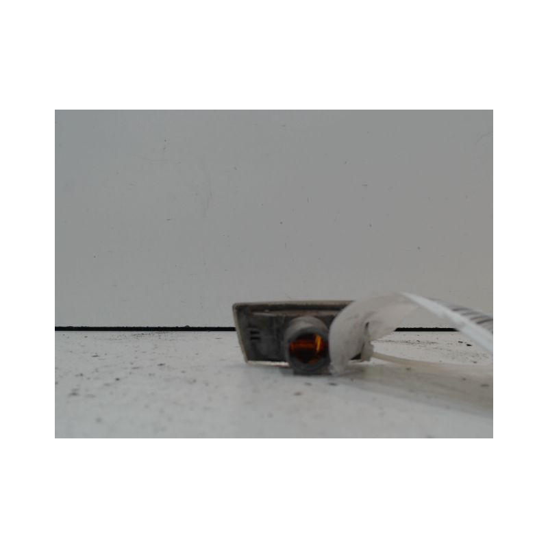 REPETITEUR AILE DROIT OPEL ZAFIRA