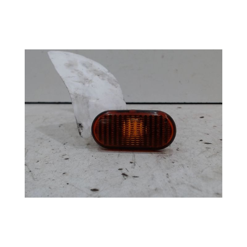 REPETITEUR AILE DROIT RENAULT MEGANE
