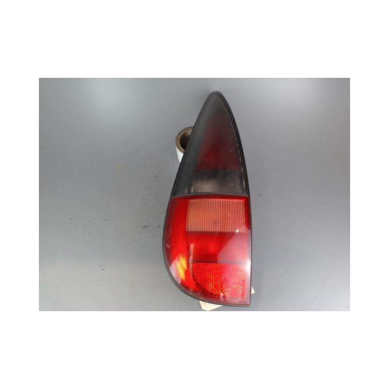 FEU ARRIERE GAUCHE  RENAULT LAGUNA 1 PHASE 1 BREAK ESSENCE