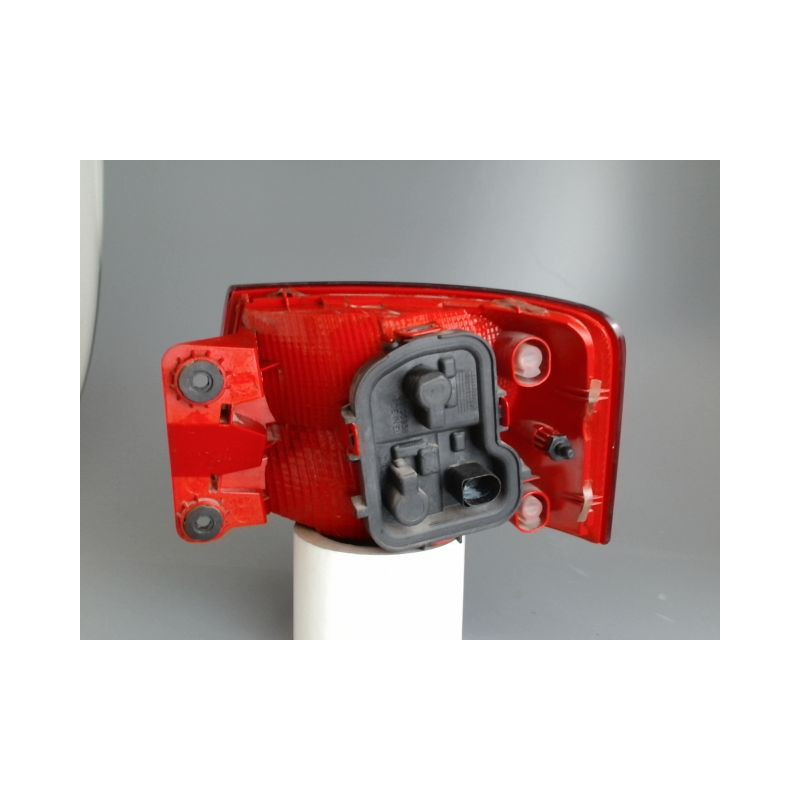 FEU ARRIERE GAUCHE  AUDI A6 4 PHASE 1  DIESEL