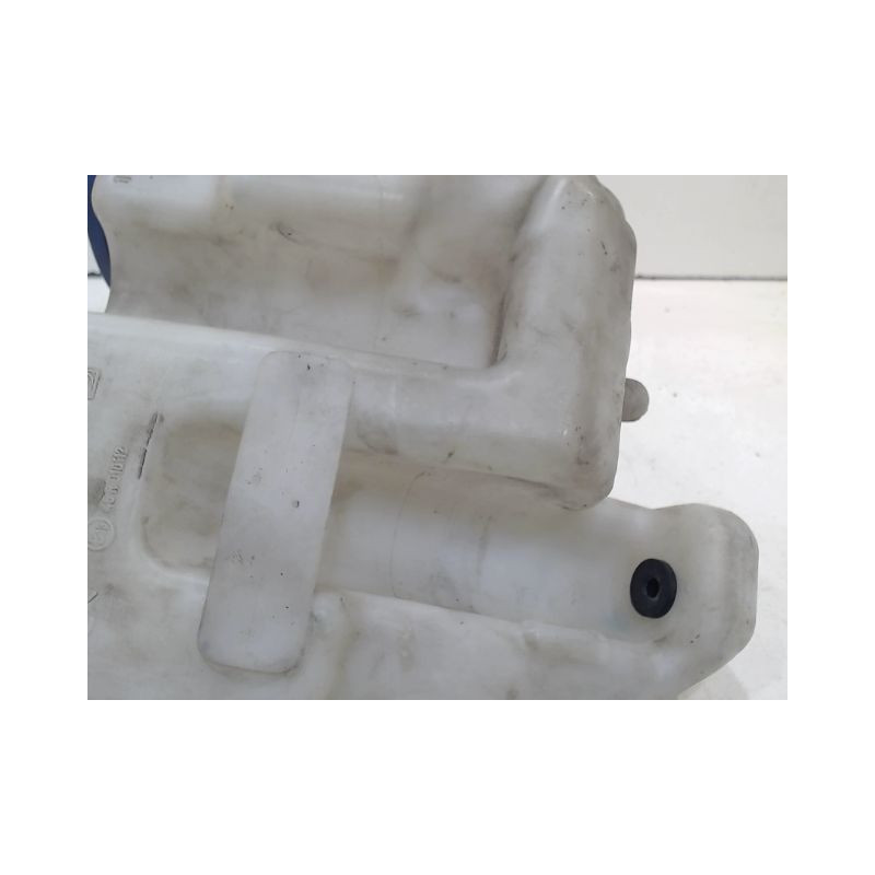 RESERVOIR LAVE-GLACE AVANT MERCEDES CLASSE A