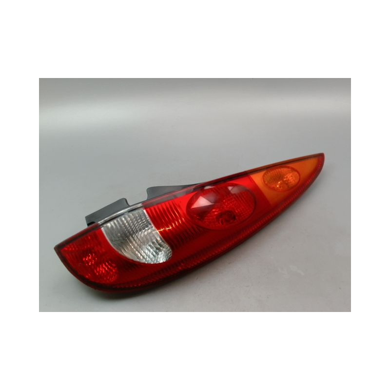 FEU ARRIERE DROIT NISSAN ALMERA TINO MONOSP. Phase 1 2000-2003