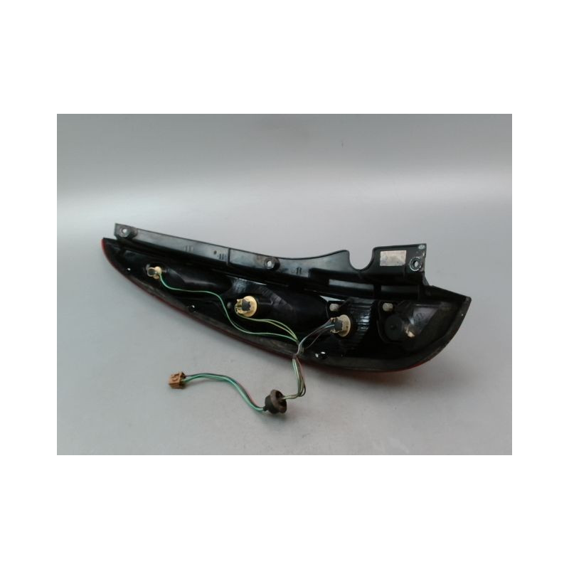 FEU ARRIERE DROIT NISSAN ALMERA TINO MONOSP. Phase 1 2000-2003