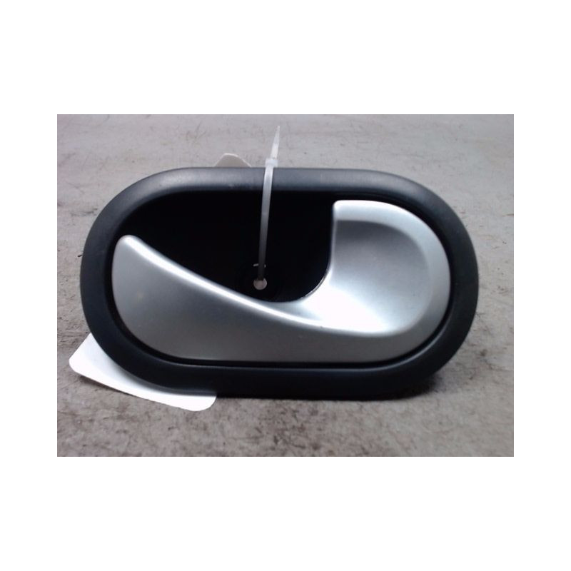 POIGNEE INTERIEURE PORTE ARRIERE DROIT RENAULT CLIO III 2009-