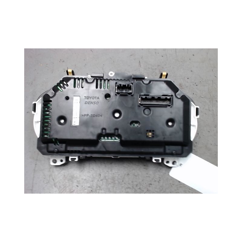 BLOC COMPTEURS TOYOTA YARIS