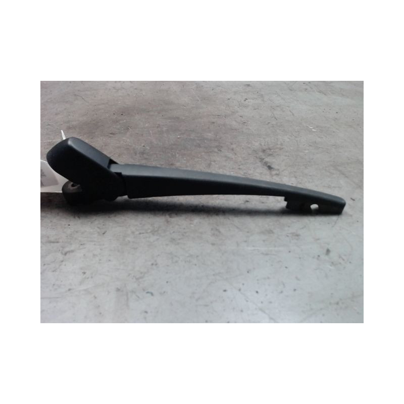 BRAS ESSUIE-GLACE ARRIERE SUZUKI SWIFT