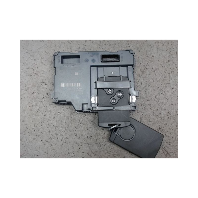 LECTEUR DE CARTE NISSAN NV300