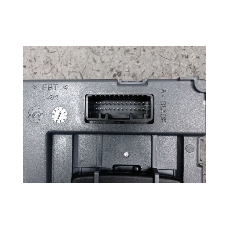 LECTEUR DE CARTE NISSAN NV300
