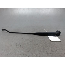 BRAS ESSUIE-GLACE AVANT DROIT NISSAN KING-CAB