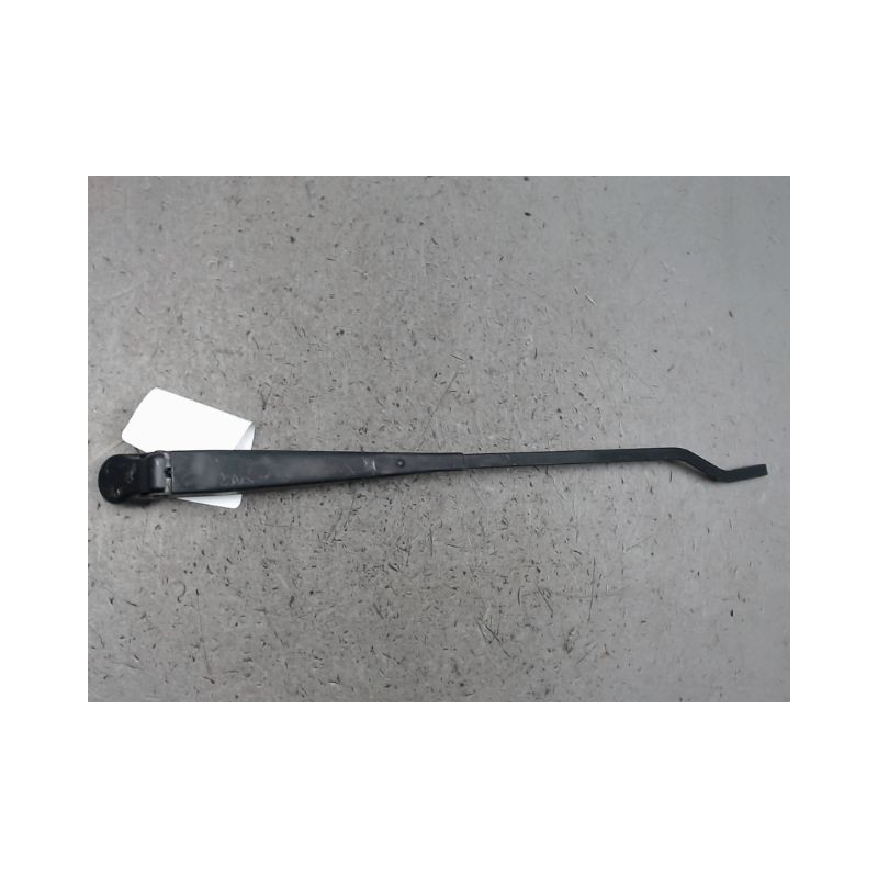 BRAS ESSUIE-GLACE AVANT GAUCHE NISSAN KING-CAB
