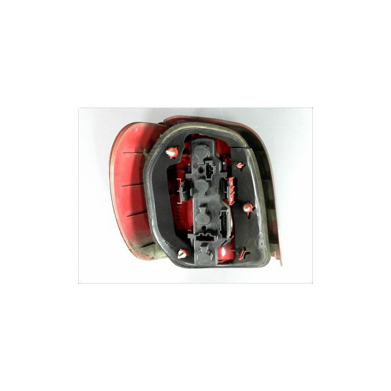FEU ARRIERE DROIT VOLKSWAGEN POLO III PH2 99-2001