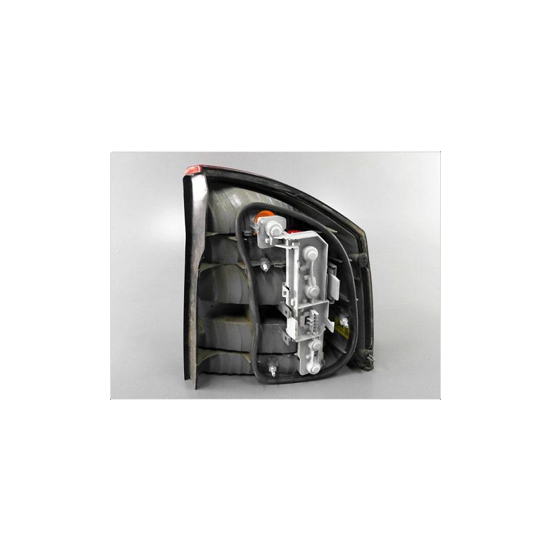 FEU ARRIERE GAUCHE  OPEL VECTRA 2004-
