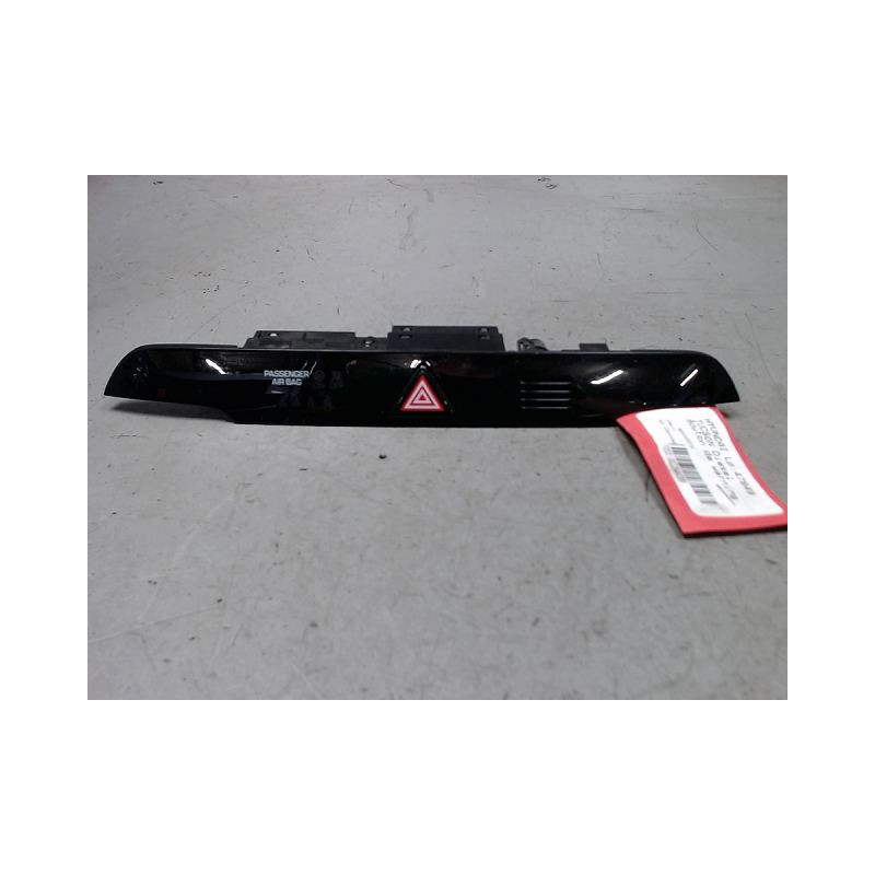 BOUTON DE WARNING HYUNDAI TUCSON 2 PHASE 1 2.0 CRDI - 16