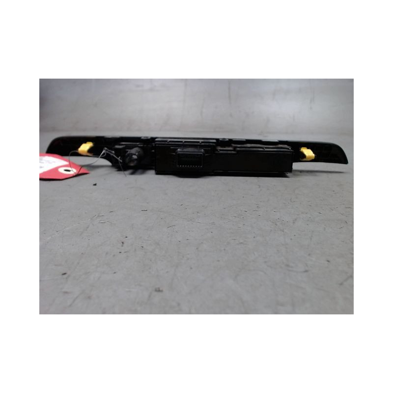 BOUTON DE WARNING HYUNDAI TUCSON 2 PHASE 1 2.0 CRDI - 16