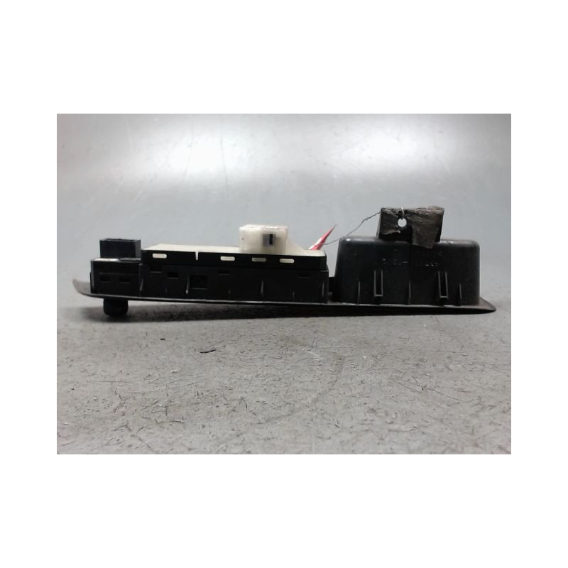 COMMANDE LEVE-GLACE PORTE AVD SUZUKI SWIFT 3 DIESEL
