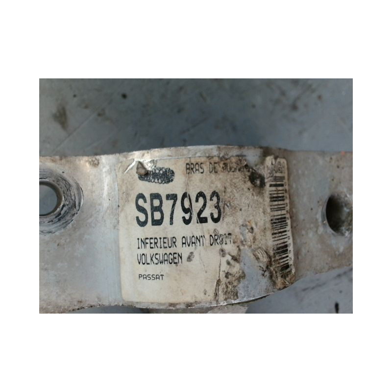 TRIANGLE INFERIEUR AVANT DROIT VOLKSWAGEN PASSAT 5 BREAK 2.0 TDI - 16V T