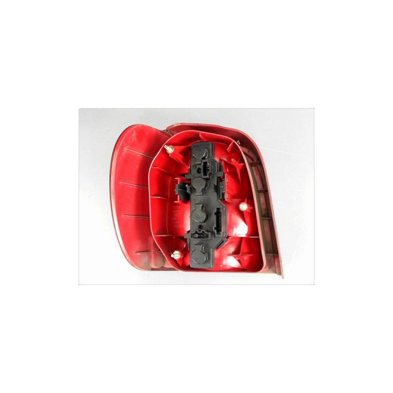 FEU ARRIERE DROIT VOLKSWAGEN POLO III PH2 99-2001