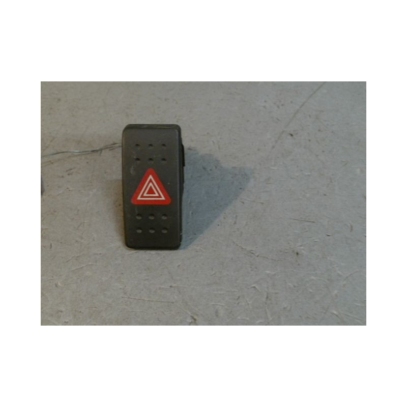 BOUTON DE WARNING SUZUKI SWIFT 3 DIESEL