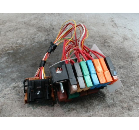 PLATINE FUSIBLE AV