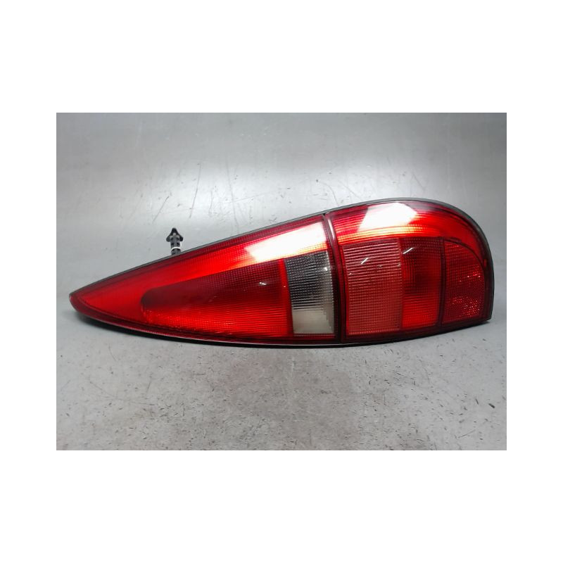 FEU ARRIERE DROIT RENAULT LAGUNA NEVADA 98-2000