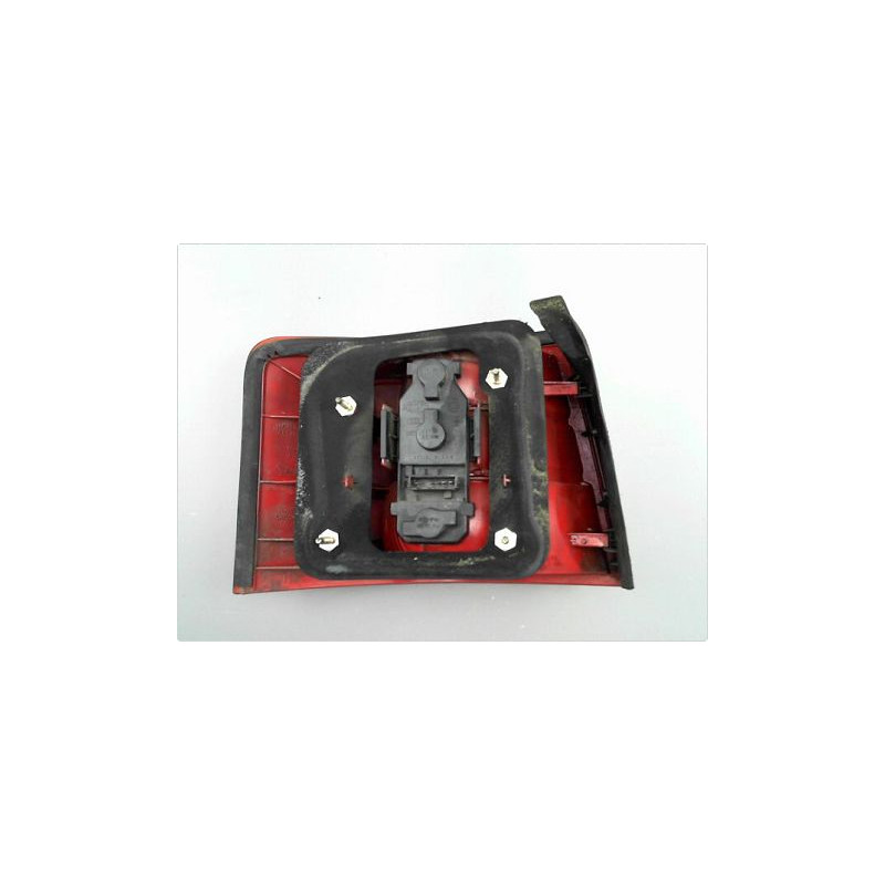 FEU ARRIERE DROIT AUDI A6 97-2001