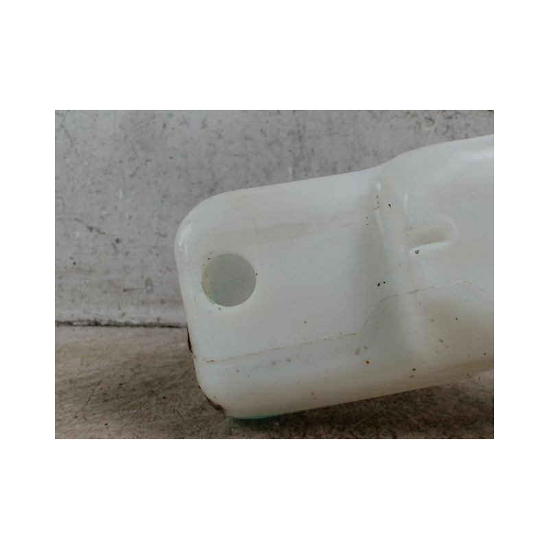 RESERVOIR LAVE-GLACE AVANT FORD FIESTA 2005-