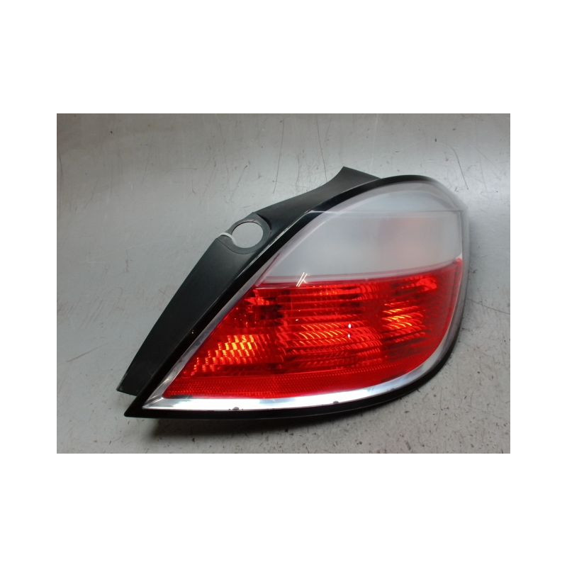 FEU ARRIERE DROIT OPEL ASTRA 2004-