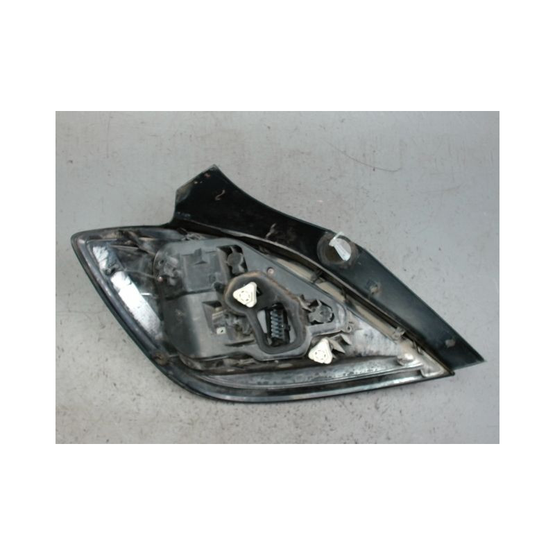 FEU ARRIERE DROIT OPEL ASTRA 2004-