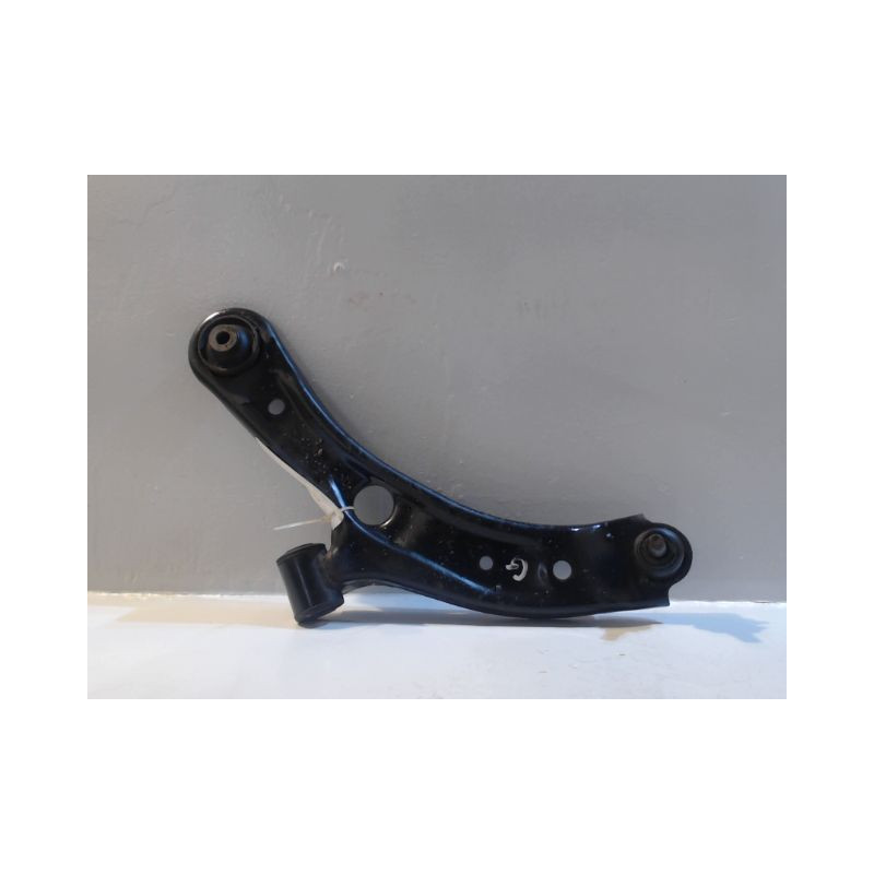 TRIANGLE INFERIEUR AVANT GAUCHE SUZUKI SWIFT