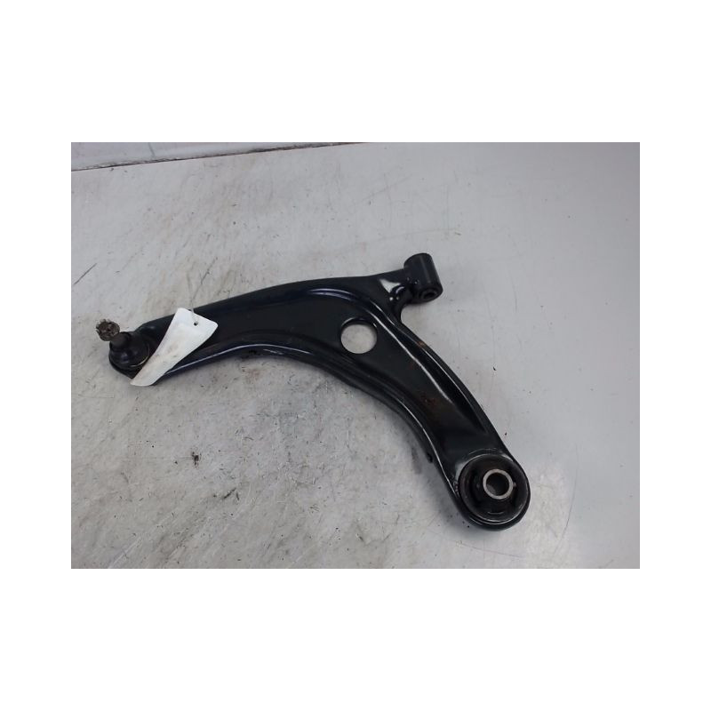 TRIANGLE INFERIEUR AVANT GAUCHE TOYOTA YARIS