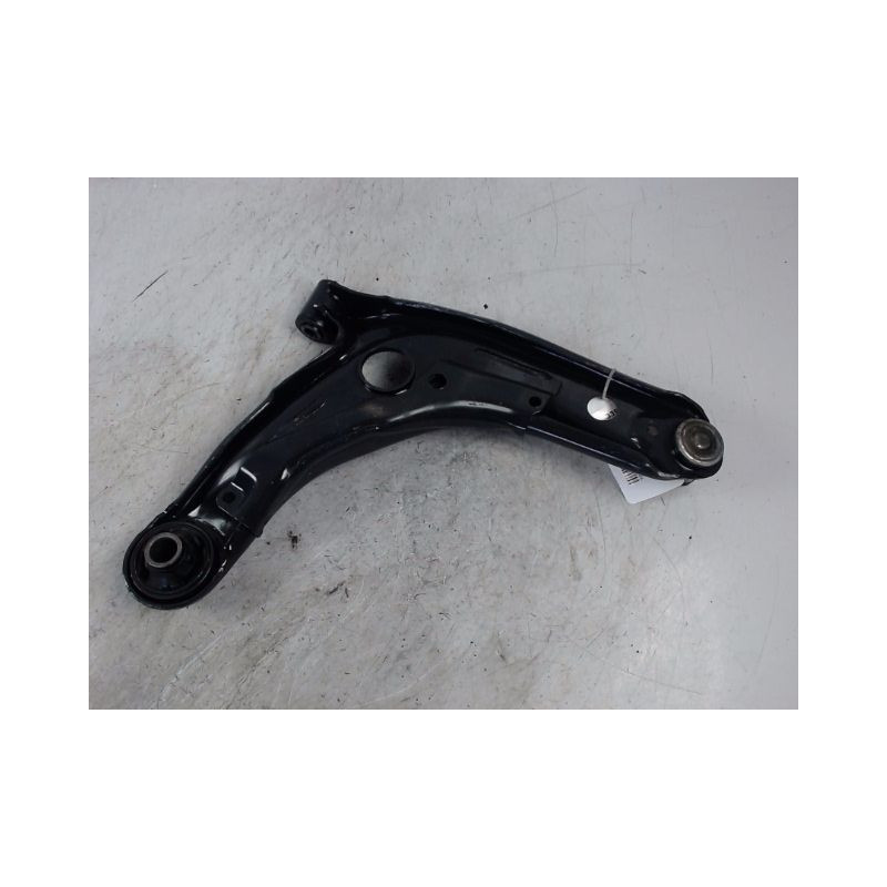 TRIANGLE INFERIEUR AVANT GAUCHE TOYOTA YARIS