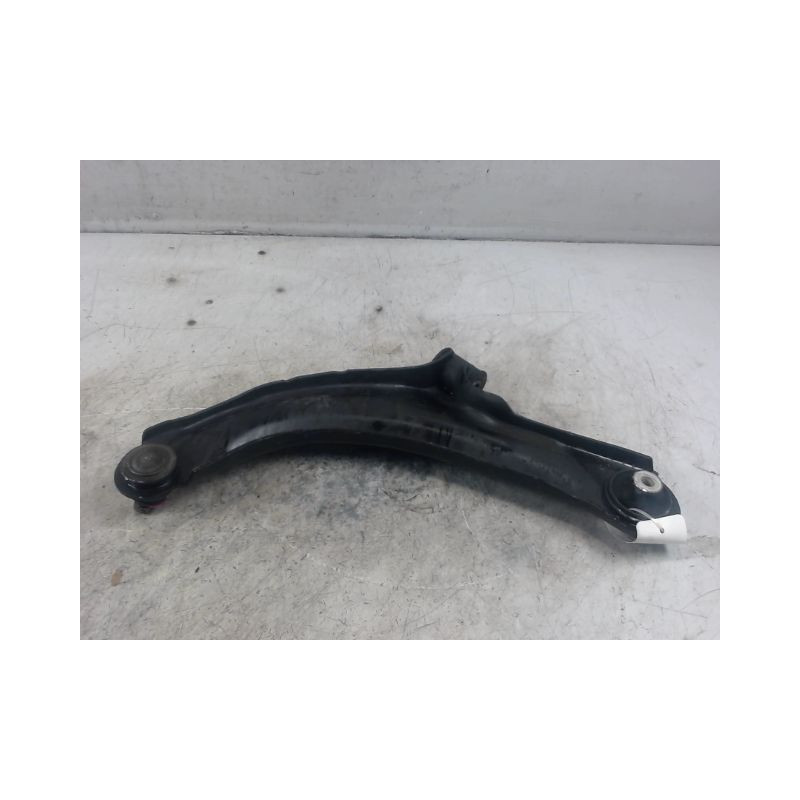 TRIANGLE INFERIEUR AVANT DROIT NISSAN NOTE