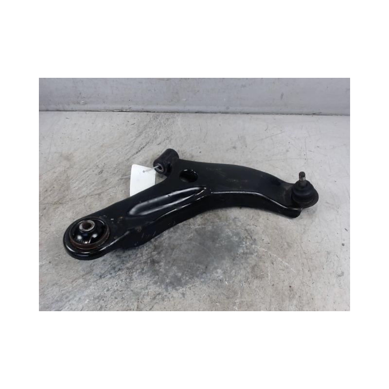 TRIANGLE INFERIEUR AVANT DROIT SUZUKI CELERIO