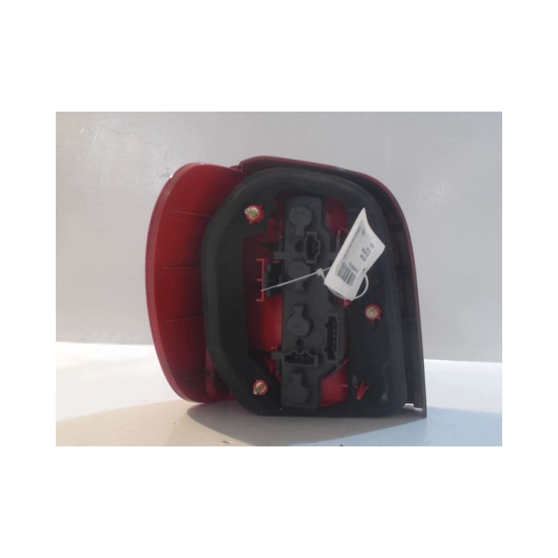 FEU ARRIERE DROIT VOLKSWAGEN POLO 99-2001