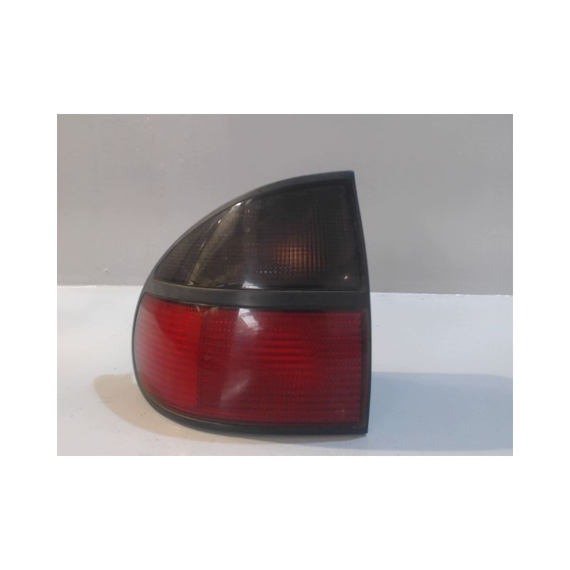 FEU ARRIERE GAUCHE  RENAULT LAGUNA -98
