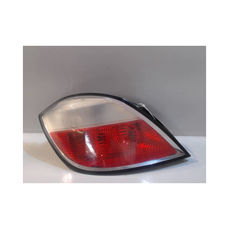FEU ARRIERE GAUCHE  OPEL ASTRA 2004-