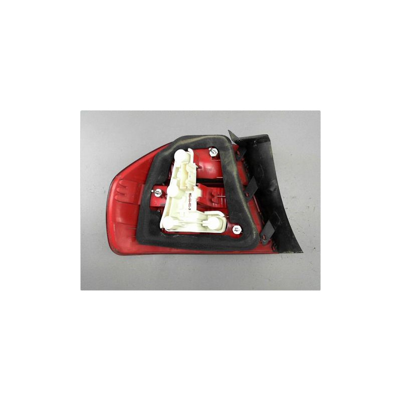 FEU ARRIERE DROIT BMW SERIE 3 (E90) 05-08