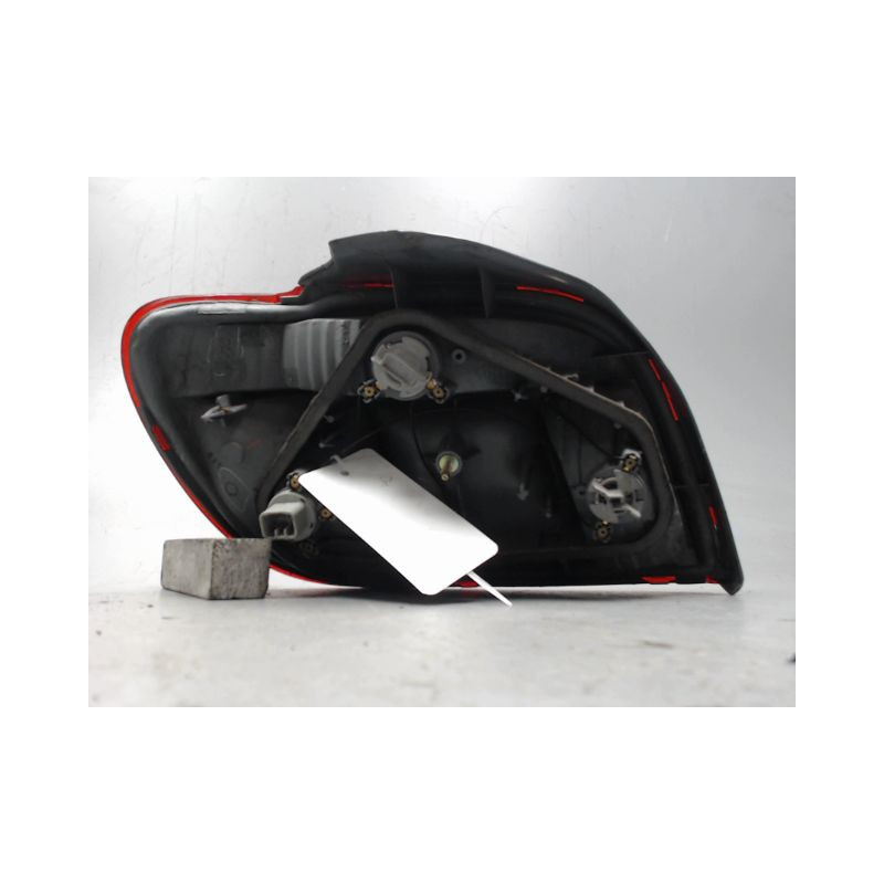 FEU ARRIERE DROIT TOYOTA YARIS