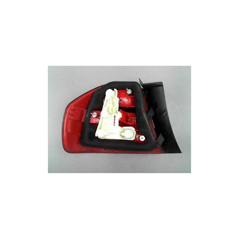 FEU ARRIERE DROIT BMW SERIE 3 (E90) 05-08