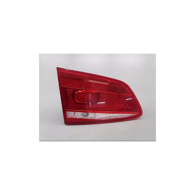 FEU ARRIERE INTERIEUR GAUCHE VOLKSWAGEN PASSAT SW 2010-