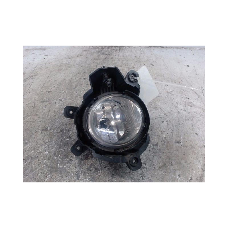 PHARE ANTIBROUILLARD AVANT DROIT KIA CARENS 2002-