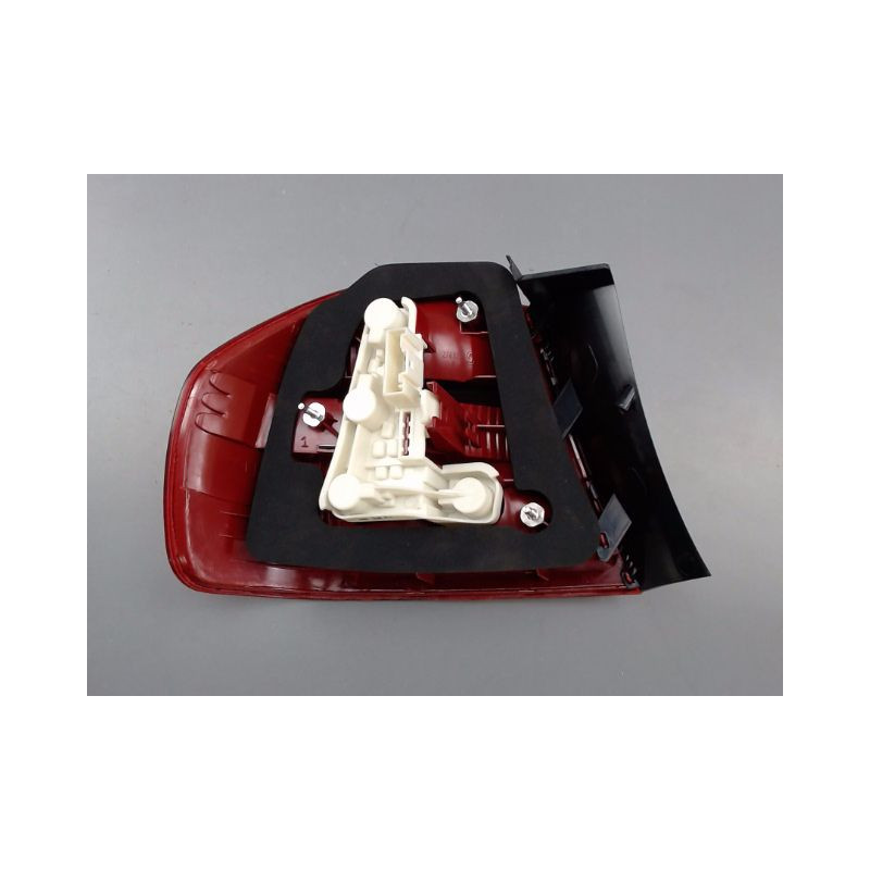 FEU ARRIERE DROIT BMW SERIE 3 (E90) 05-08